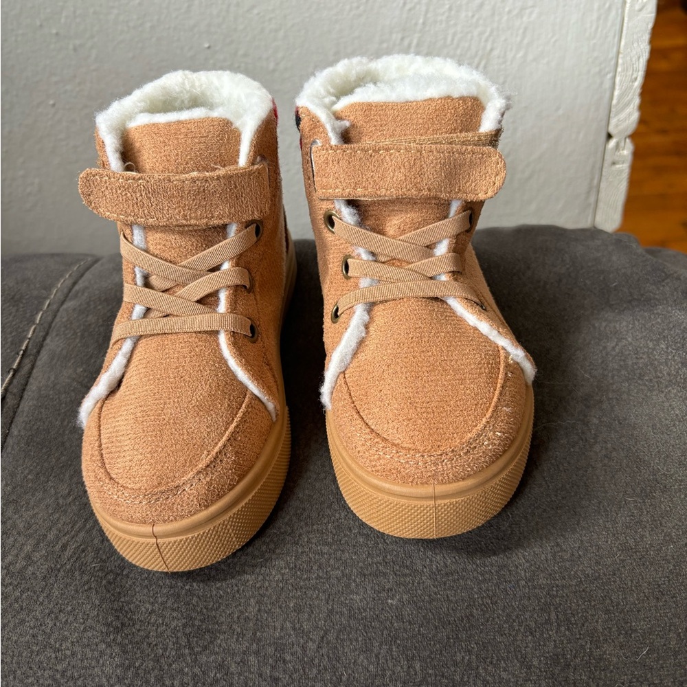 Boys shoes
